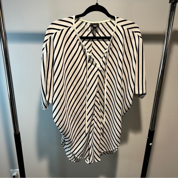 Mossimo black and white oversized blouse size small - Picture 1 of 5